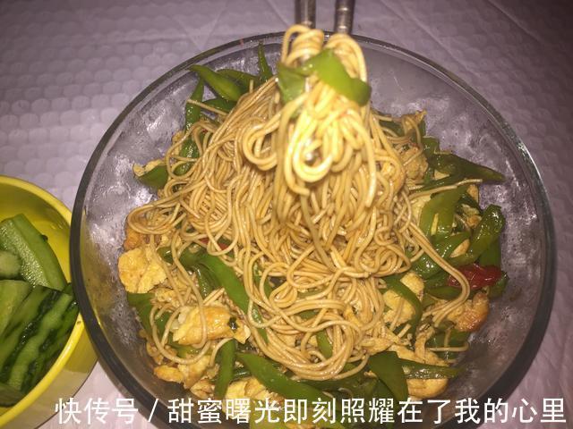 2把干挂面,1碗料汁,也能分分钟做“焖面”,家人都爱吃