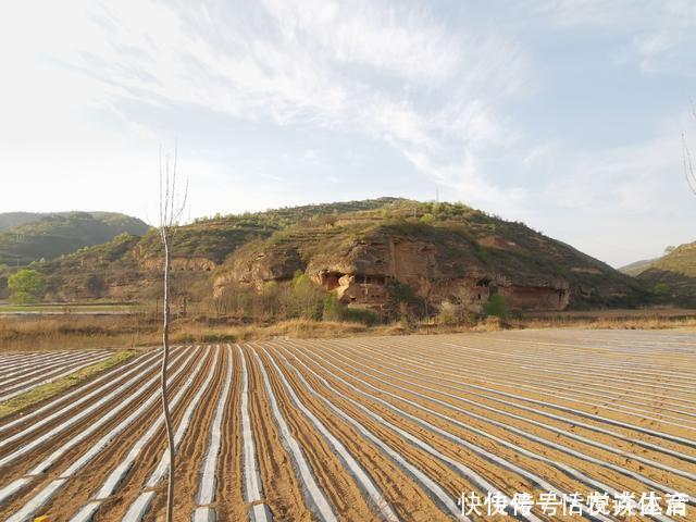 石窟|陕西旬邑有几个村子，房子建在绝壁上，远看宛如“悬崖楼房”