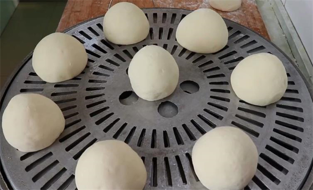 教你在家蒸馒头,3个小诀窍,不塌陷不回缩,洁白无瑕又松软