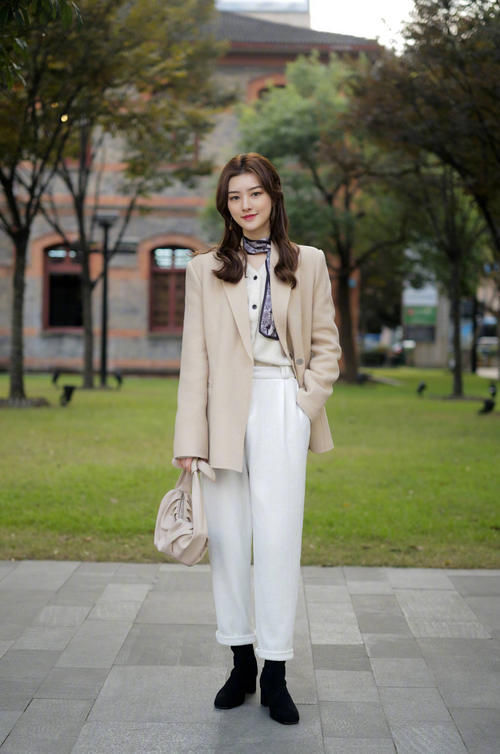 紧身裤拖地裤不如直筒裤,时髦百搭还显瘦,重点是不挑腿型!
