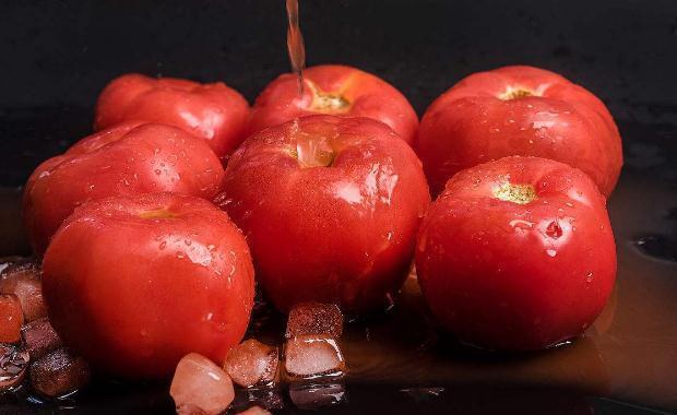 维生素c|女人要多吃番茄，能预防乳腺癌，但也要注意“两不宜”，别吃错了