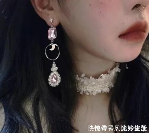 女孩想拥有“樱桃嘴”这3习惯需要改,不然迟早变“香肠嘴”