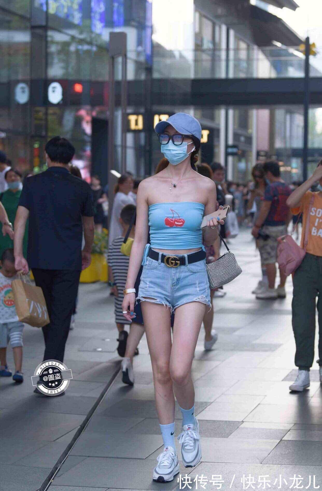 装扮 高贵优雅的瑜伽裤装扮更添清纯美感,唯美清新感十足,仙气飘飘