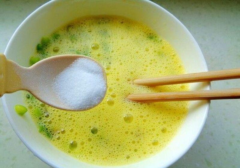 我家下雨天早餐，四种搭配，玉米粥配油馍，好吃又暖和