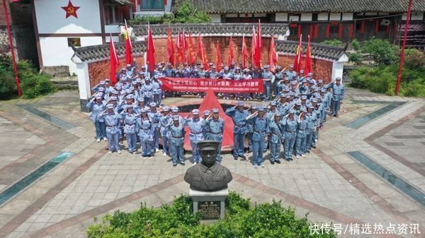 两委|“金叶”大木闪耀“红色”光芒