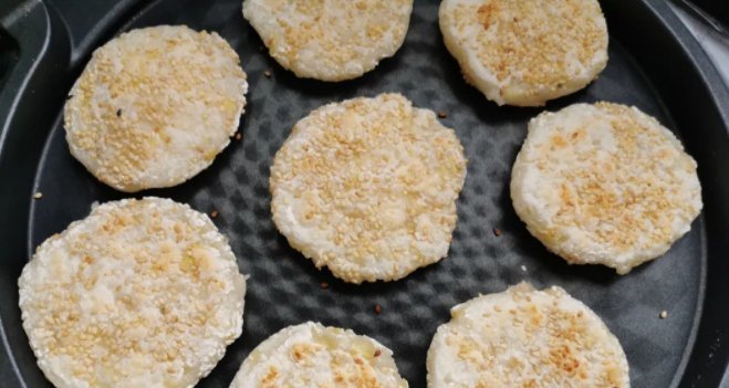 不用|糯米粉最好吃的做法,开水一烫一搅,香甜酥脆,出锅孩子吃美了