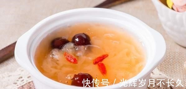 天热多喝银耳汤，煮银耳汤时，多做这2步，软糯黏稠，出胶快又多