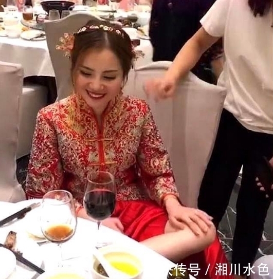 走红|“霸气新娘“走红,新郎看见她的坐姿,表情一脸凝固