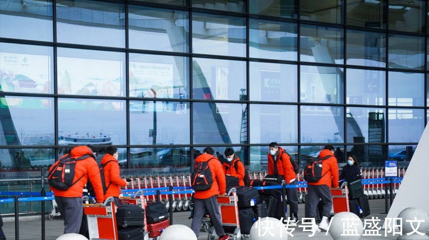 韩德君|中国男篮深夜公布14人名单!6后卫+4内线,34岁的韩德君确定留下!