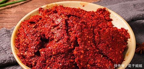 一锅翻滚的红汤，记录成都人对火锅的情结