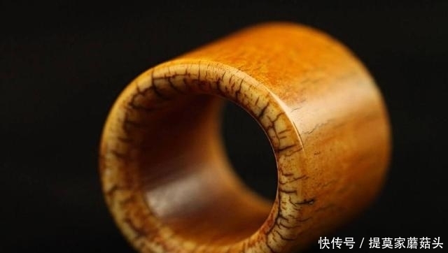  李莲英|历史上最有价值的五枚扳指, 李莲英的翡翠扳指垫底!