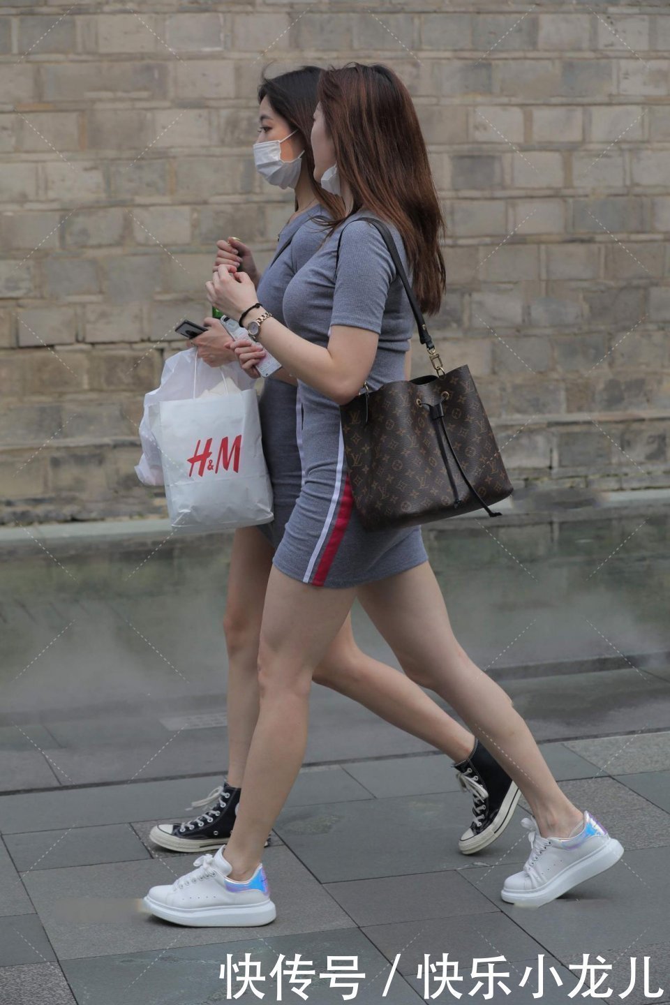 高跟鞋 米白色长款连衣裙,时尚精致,大方优雅,尽显高贵气场