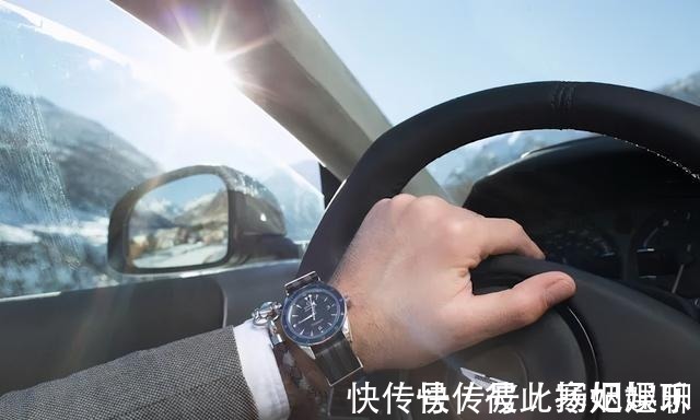 码表|C罗降薪回曼联,依然劳斯莱斯配大钻表!男人开车戴表有什么讲究
