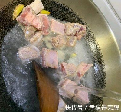 营养|玉米排骨汤,味道鲜美营养丰富,看看你喜欢吃不?