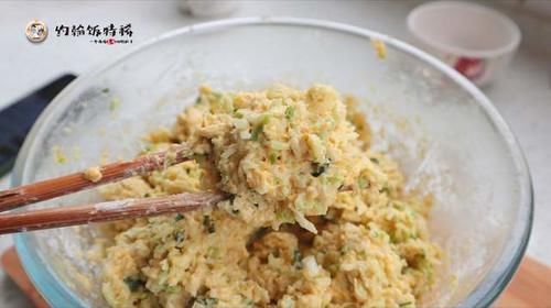 炸萝卜丸子时，多加这2样东西，丸子外酥里嫩不发硬，越嚼越香