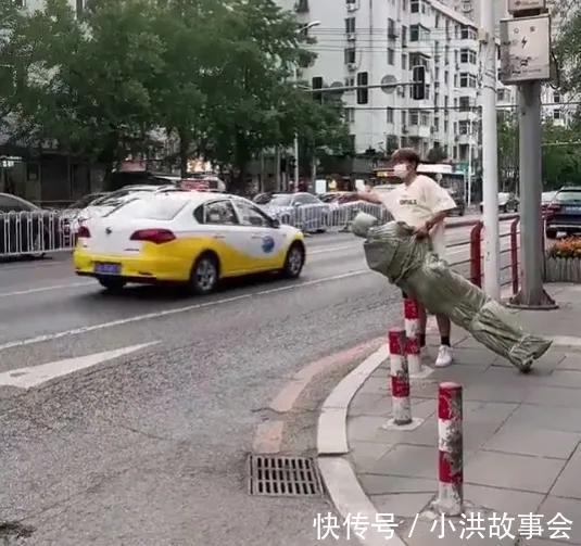 |段子成真!沈阳一男子网购人形“玩偶”,填错地址,商场大型社死