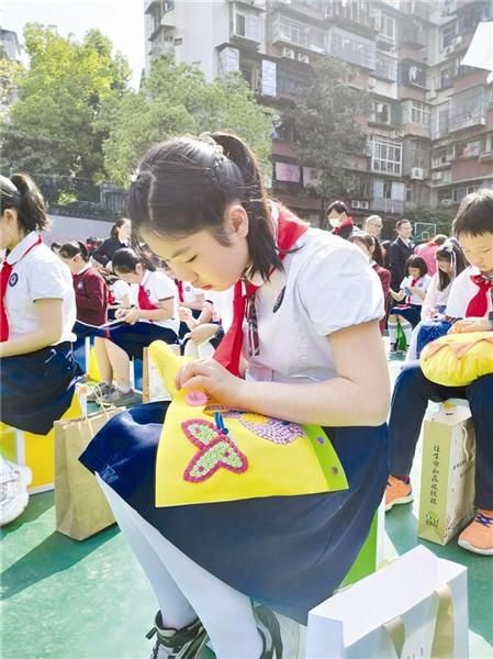 桃花岭小学花开“岭上春耕节”