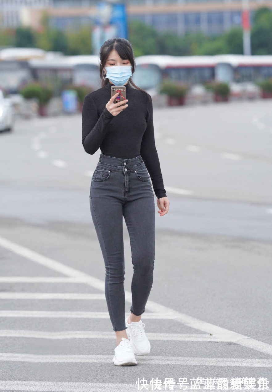 匀称 别小瞧牛仔裤,时尚百搭又上镜,衣品好的女生都喜欢