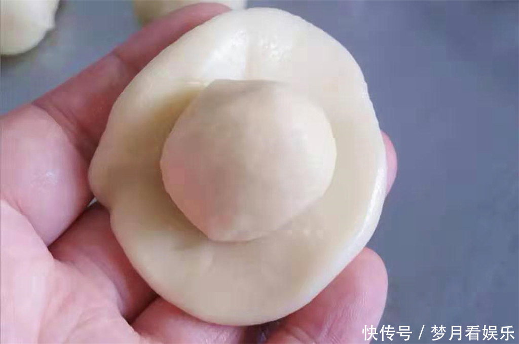 紫薯|想吃蛋黄酥不用出去买，教你在家做，简单易学，咬一口满嘴香