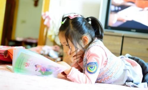 |小学生作文《我的班主任》火了,语言搞笑形容贴切,老师哭笑不得