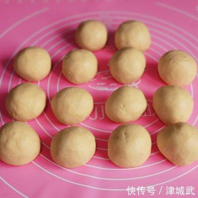 只有最美味的南瓜糯米蒸月饼，才能点亮你的餐桌！