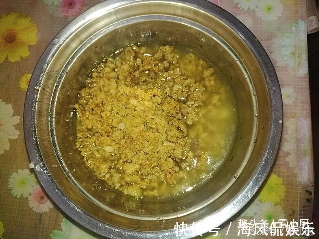 馅汁|婆婆包的饺子，鲜，软，多汁，咬一口饺子馅汁顺嘴流！