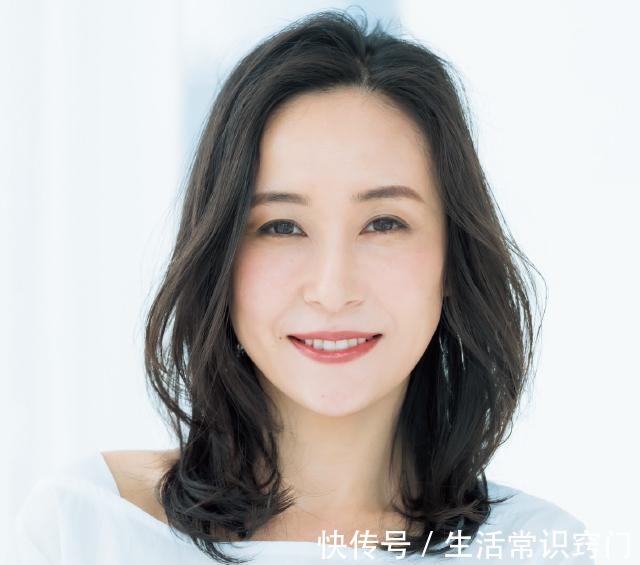 烫发 在日本,40-55岁之间女人最喜欢的10款发型!