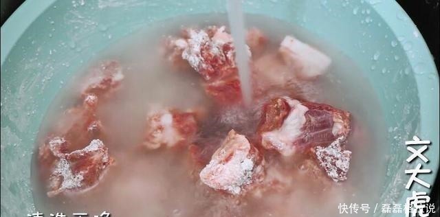 吃了30年排骨，这个做法最香了，不用炒不用煮，上桌骨头都啃了