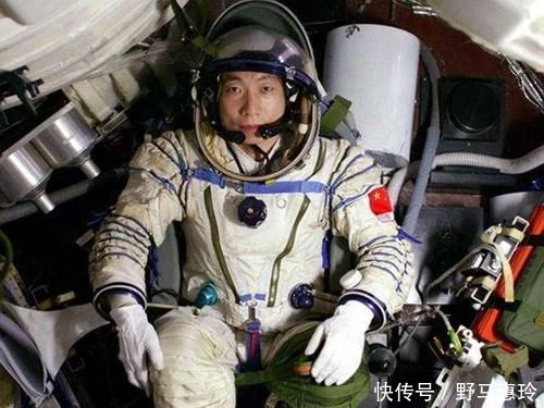 杨利伟进入太空后,曾听到有人“敲门”,17年后感慨真是万幸