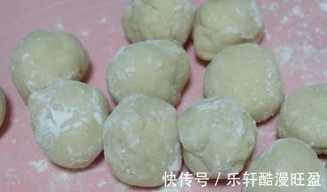 皮薄|“韭菜鸡蛋馅饼”的懒人做法，不揉面不擀面，出锅以后皮薄馅多！