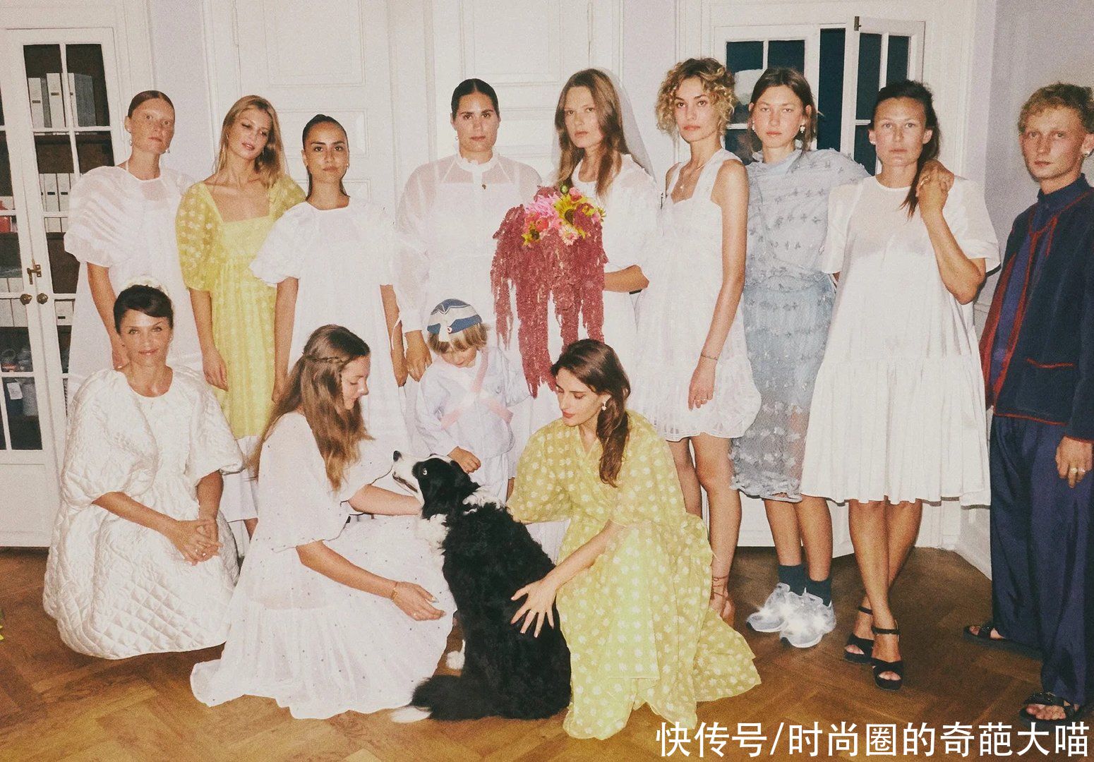 婚礼|繁琐的婚纱不再流行，吊带裙西装造型深受新娘喜爱，简单优雅