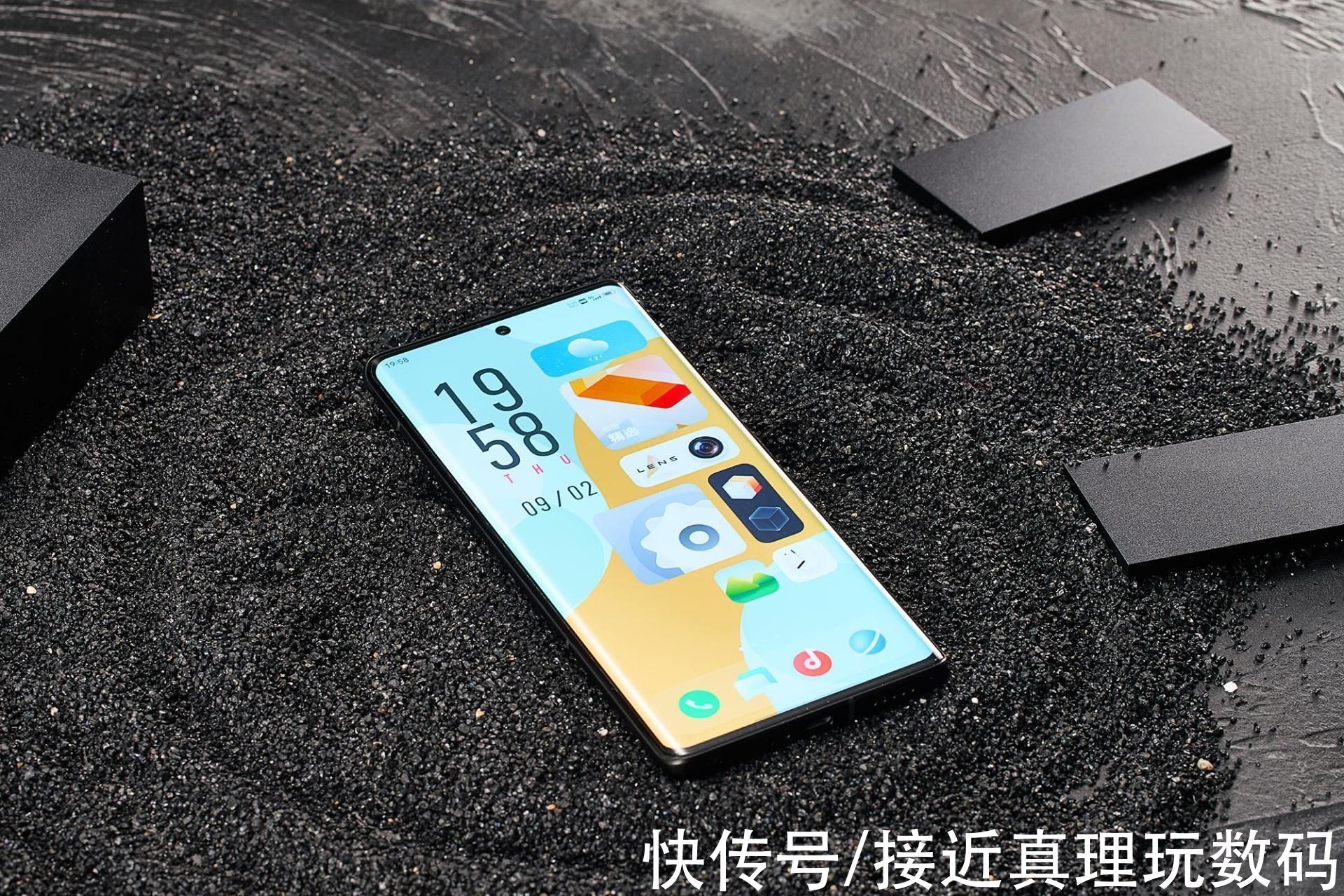 pro+|为只为一眼留住用户？细品X70 Pro+身上的设计细节