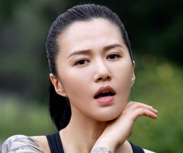 明明|明明都是“超女”出身,当年的亚军已经是导师,而冠军却仍是选手