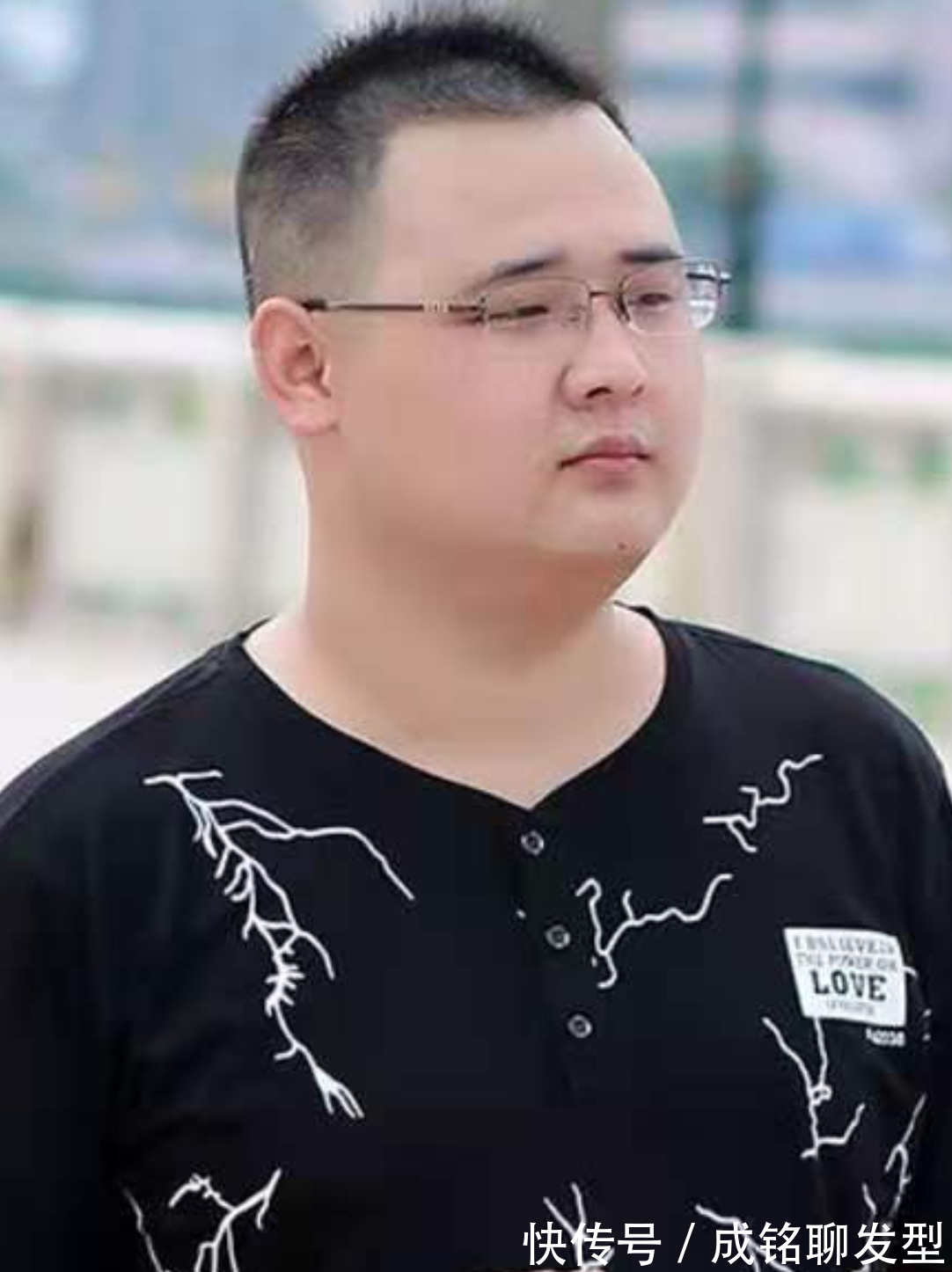 发际线|脸大的男生适合什么样的发型?试试这三种显瘦的发型,干练又酷帅
