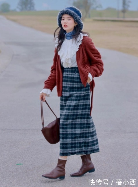 时髦|你离腿精的距离有多远?答案可能就是一双“裸跟靴”,时髦精必备