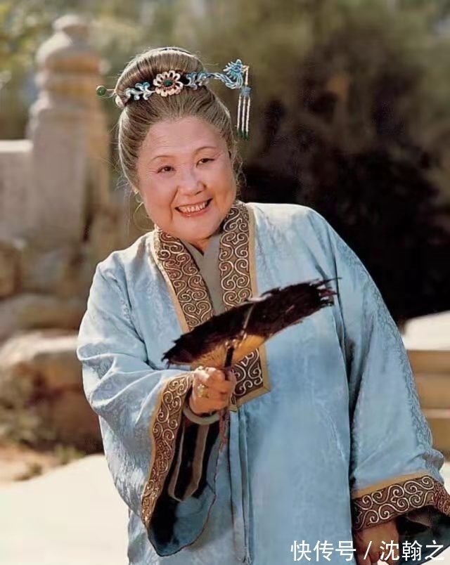 贾母@王夫人瞒着贾母,暗地里改变袭人编制,贾母为何噤若寒蝉不敢管?