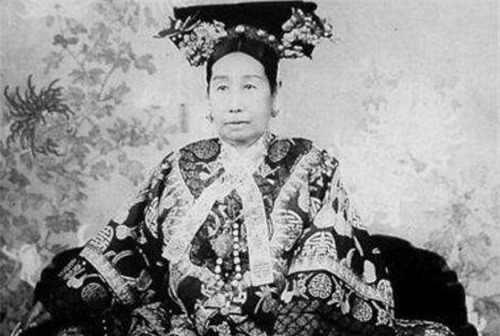 如今|慈禧一生写了1首诗,最后1句却家喻户晓,如今咱们父母都会挂嘴边