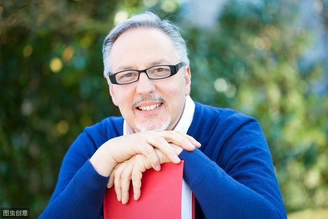 小徐|母亲给娃取名“余林”,医生将出生证打错,宝妈看后笑了:不改了