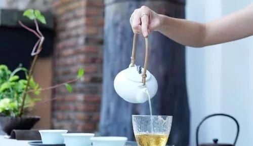 入睡难、睡得浅、失眠多梦?备好3种食材,泡水一喝,睡到自然醒