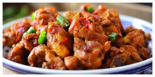 美食推荐：川味红烧鸭，油爆河虾，干锅肥肠，麻辣耳丝的做法