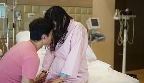 分娩|顺产妈妈“开指”慢，丈夫的举动堪称教科书，网友：百年一遇