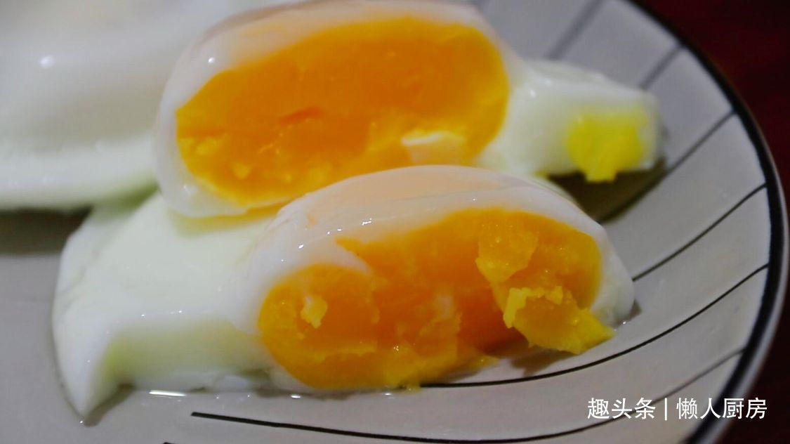 煮荷包蛋的2种做法，切记不要直接下锅煮，教你一招，一个都不散