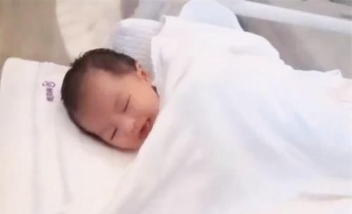 产房|“最美新生儿”的颜值引众多宝妈羡慕,助产士:新生儿中实属少见