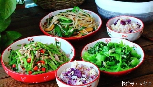 晒晒我家晚餐,3人3菜1主食,荤素搭配,粗细粮混搭,营养更均衡