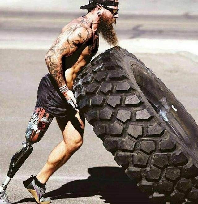 训练方法|这些肌肉猛男,就如同训练的轮胎,任凭翻滚跌打仍屹立不倒