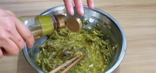 鸡蛋|3个鸡蛋2个茄子,不蒸也不炒,不用一滴水,比大鱼大肉还要好吃