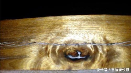 木板|垃圾堆里随手捡了个破木板,自己做成手串被告知是金丝楠