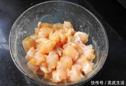 黄瓜和“它”是好搭档,一盘2元钱,每晚吃一点,甩赘肉细蛮腰