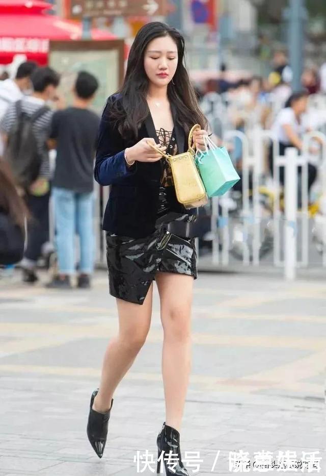 包臀裙|小西装外套搭配哑光黑皮裙，成熟神秘的穿搭，通勤时尚又显气质