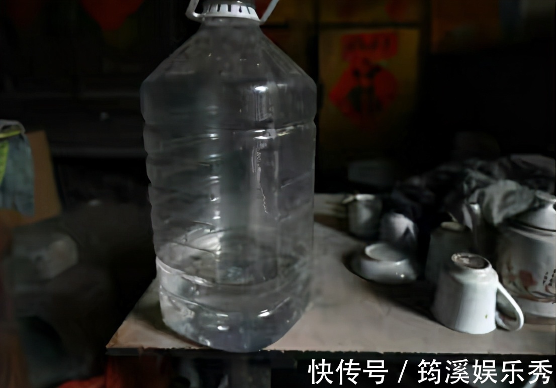 一日三餐|101岁农村爷爷,1天喝半斤白酒,生活方式奇特,逢人便讲长寿经验